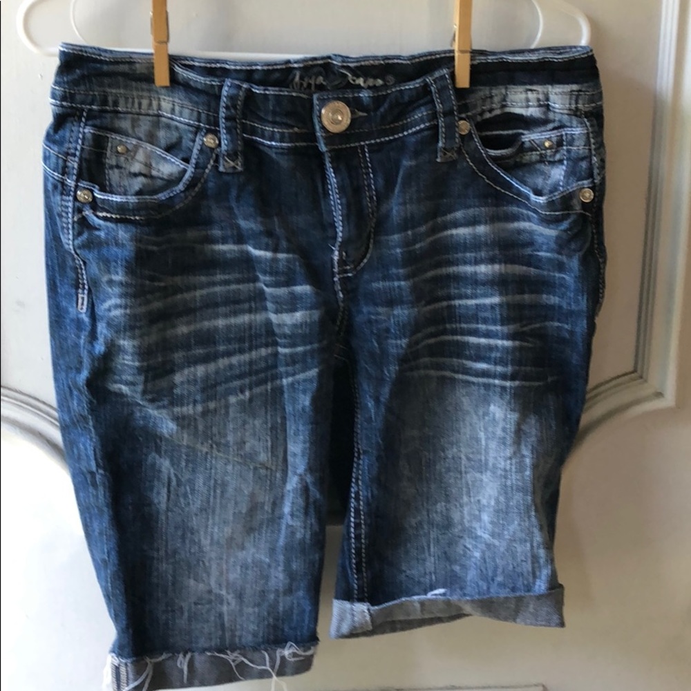 Woman’s Ariya Bermuda Shorts
